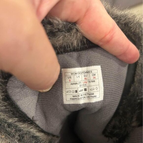 North Face woman’s primaloft leather and down winter boots. New condition. Size - Picture 7 of 10